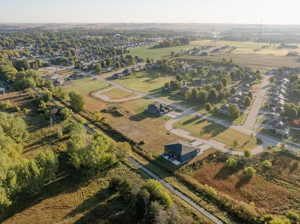 3214 Honeycomb Ct Unit 6, Spirit Lake, IA 51360