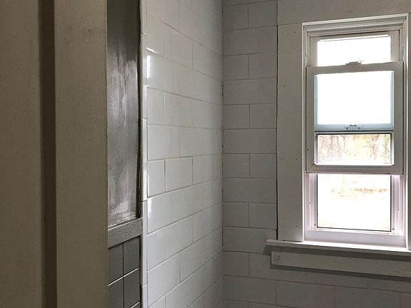 2nd image of 555 Boght Rd Floor 2