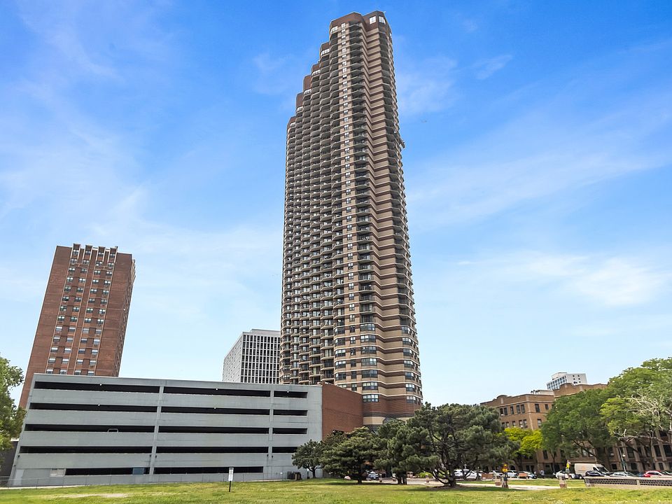 1st image of 3660 N Lake Shore Dr APT 507