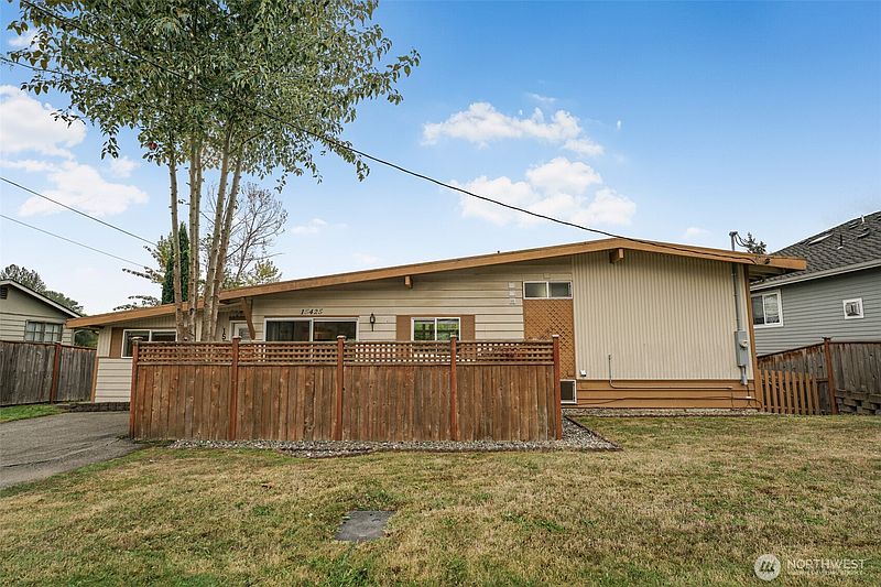 2nd image of 15425 SE 11th Street