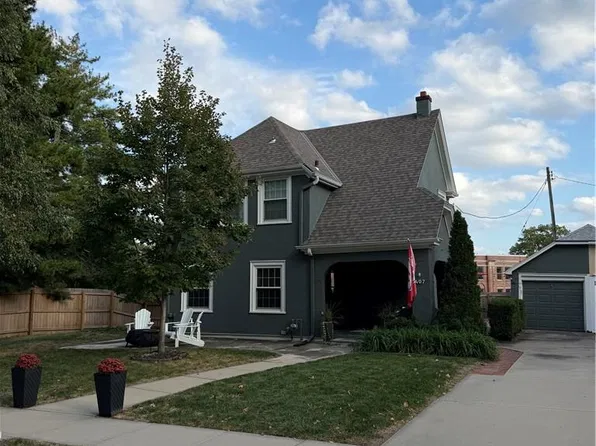 407 Greenway Ter, Kansas City, MO 64113
