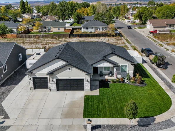 3881 N Chapman Dr, Eagle Mountain, UT 84005