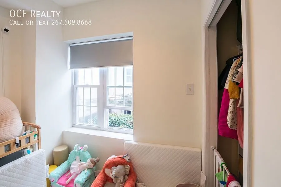 Beautiful Two Bed Graduate Hospital Home — Photo 3