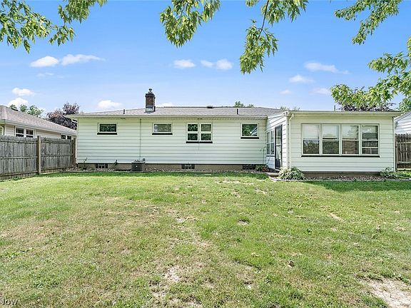 3rd image of 961 Adrian Cir