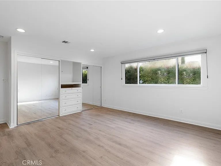 248 N Rexford Dr — Photo 16