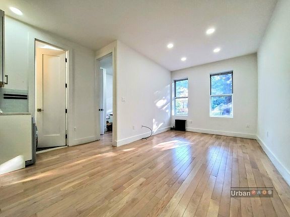 2nd image of 975 Washington Ave APT 1F