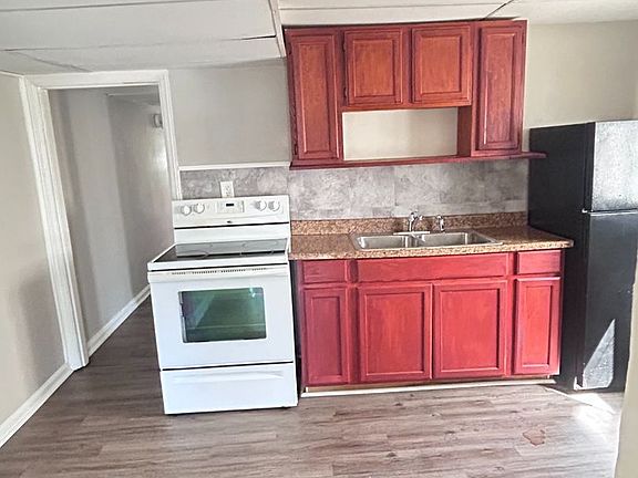2nd image of 738 Adams St APT 2