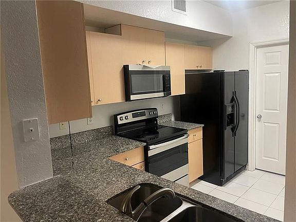 3rd image of 2544 Centergate Dr APT 207