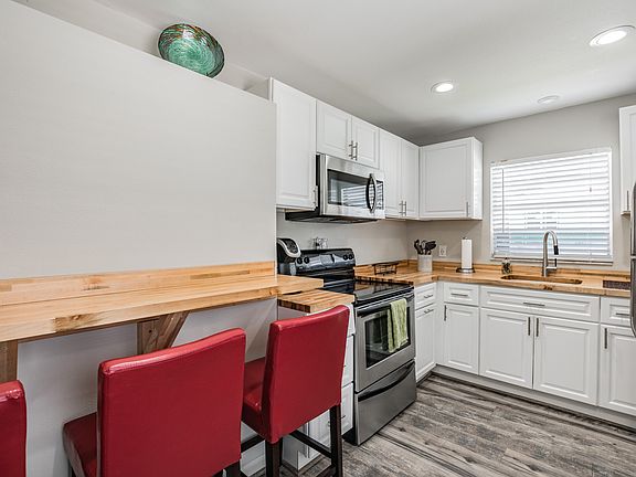 2nd image of 2514 W Gray St #1/2