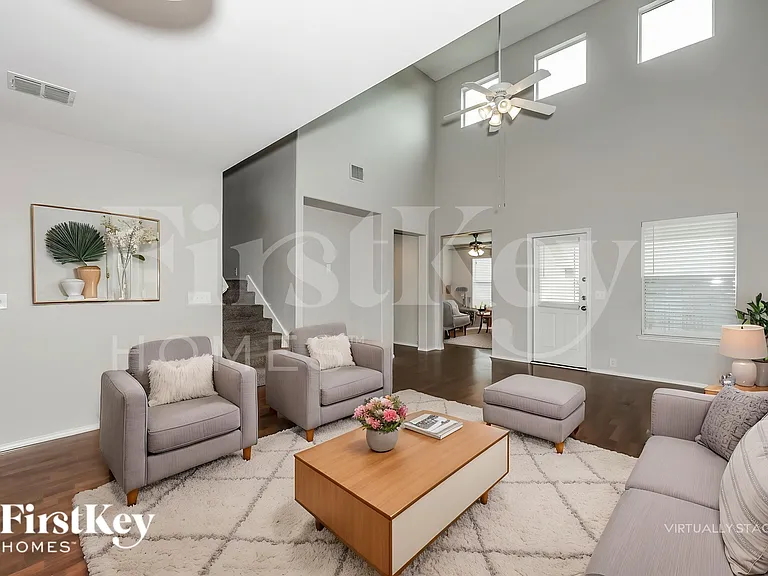 4500 Chris Dr — Photo 3
