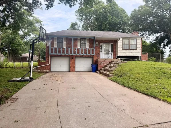 804 NW Arlington Pl, Blue Springs, MO 64015