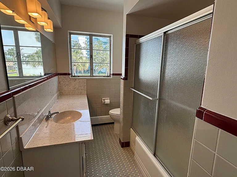 500 S Beach St #B3 — Photo 11