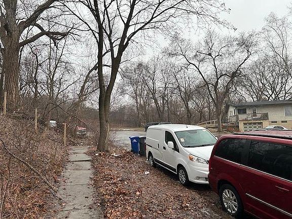 3rd image of 468 Curtice St E