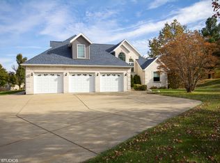 9721 Windy Ln, Bloomington, IL 61705