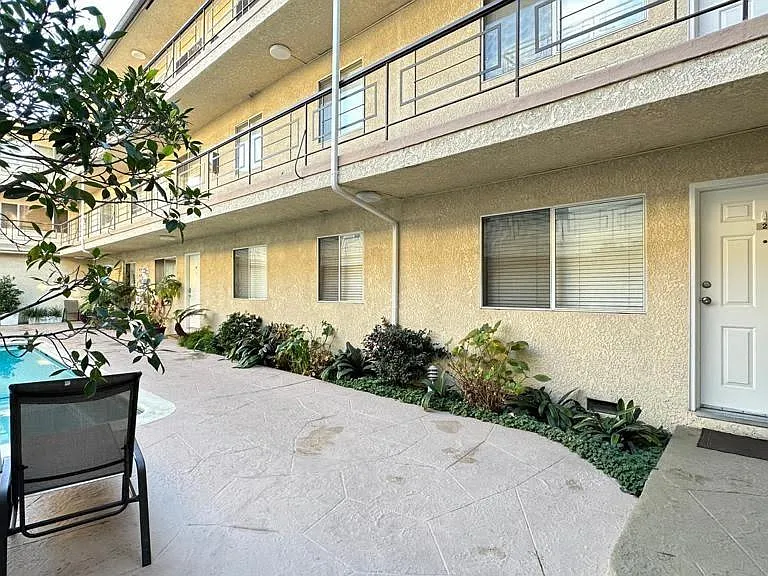 4358 Mammoth Ave #2 — Photo 2