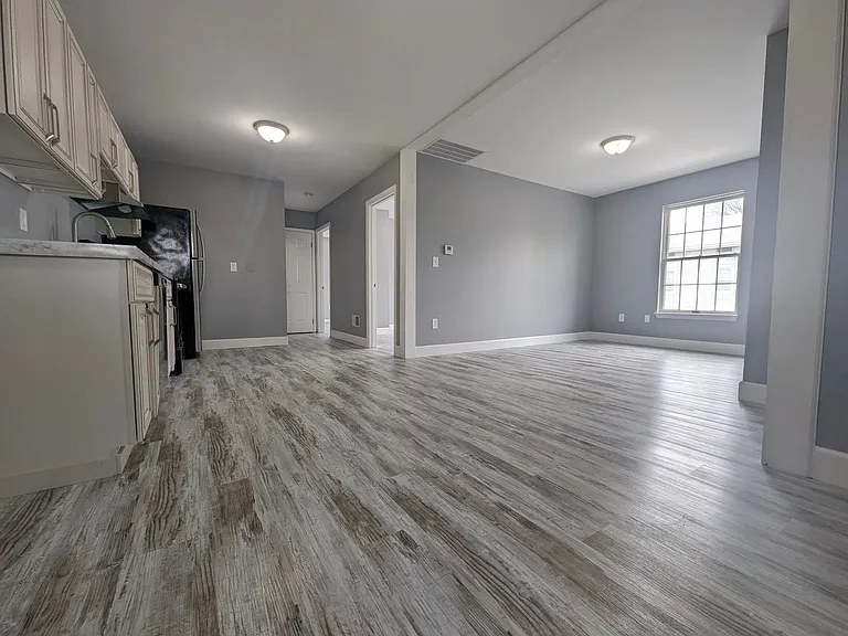 64 Howard St — Photo 3