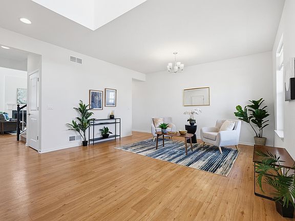 4th image of 2752 Leo Mary St