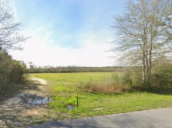 101 FLOWERSVIEW Boulevard, Paxton, FL 32567