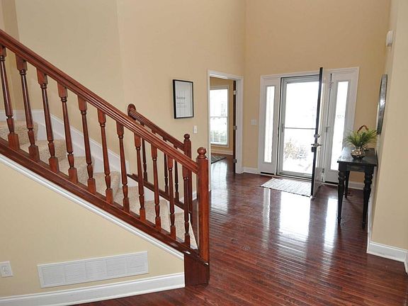3rd image of 236 Balsam Dr