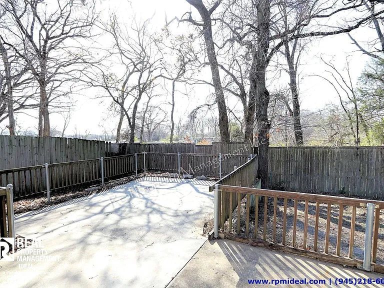 1910 Pin Oak Ln — Photo 30