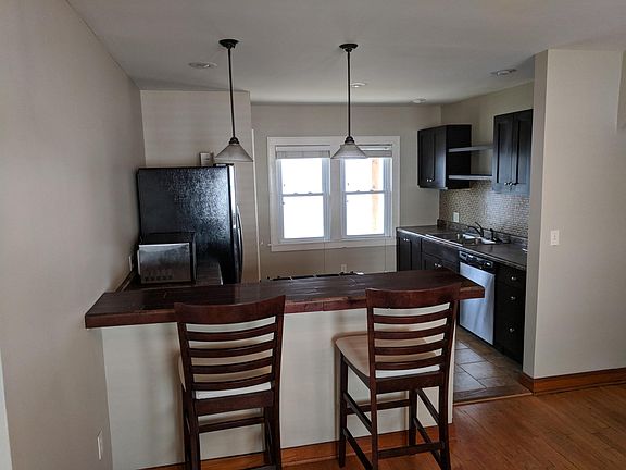 Open kitchen to dining room