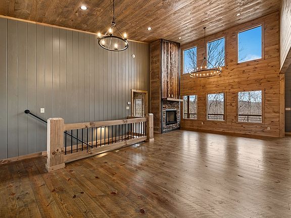 4th image of 416 Windy Valley Trl