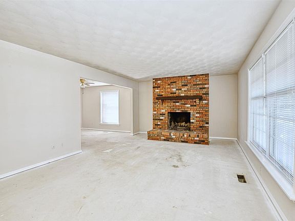 5th image of 6204 Loran Ave