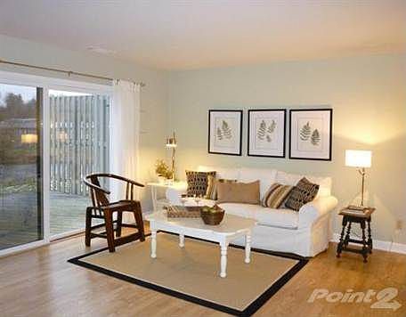 3rd image of 755 Watersedge Dr