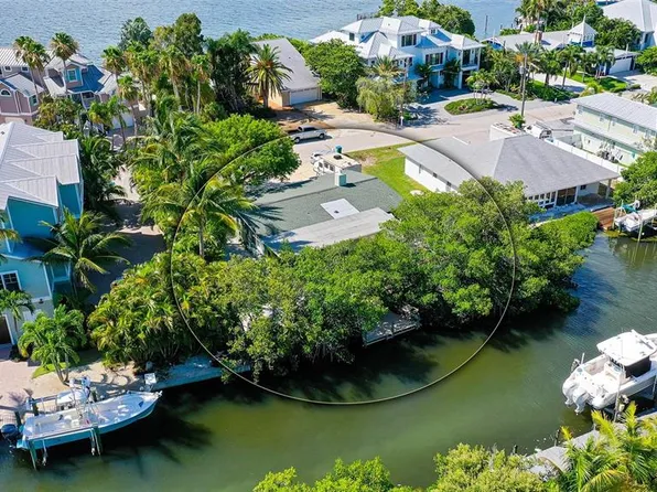 524 56th St, Holmes Beach, FL 34217