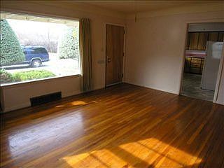 4th image of 220 Dearborn Ave