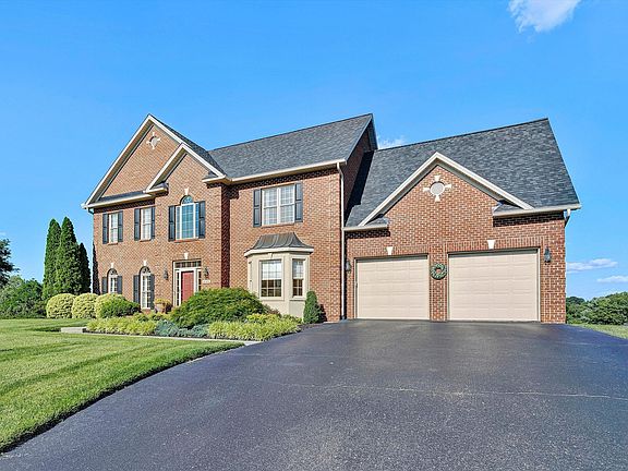3rd image of 2120 River Oaks Dr