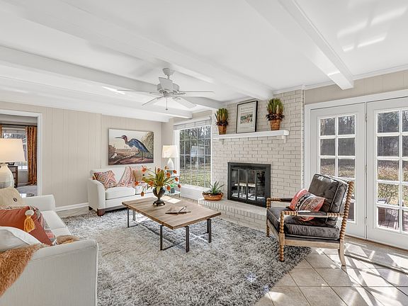 5th image of 234 Bluegrass Cir