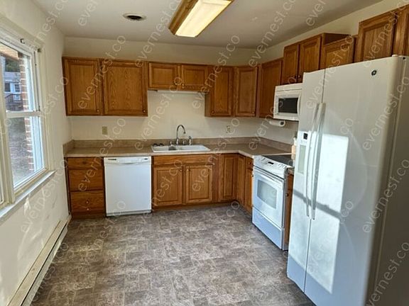 3rd image of 407 Hudson Dr