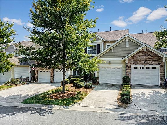 3rd image of 304 Park View Dr