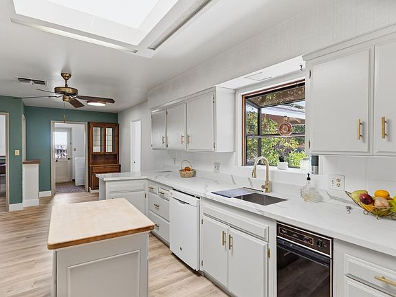 3rd image of 436 W Twain Ave