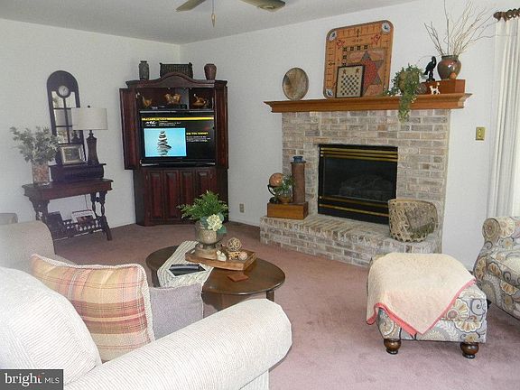3rd image of 1692 E Sherman Ave