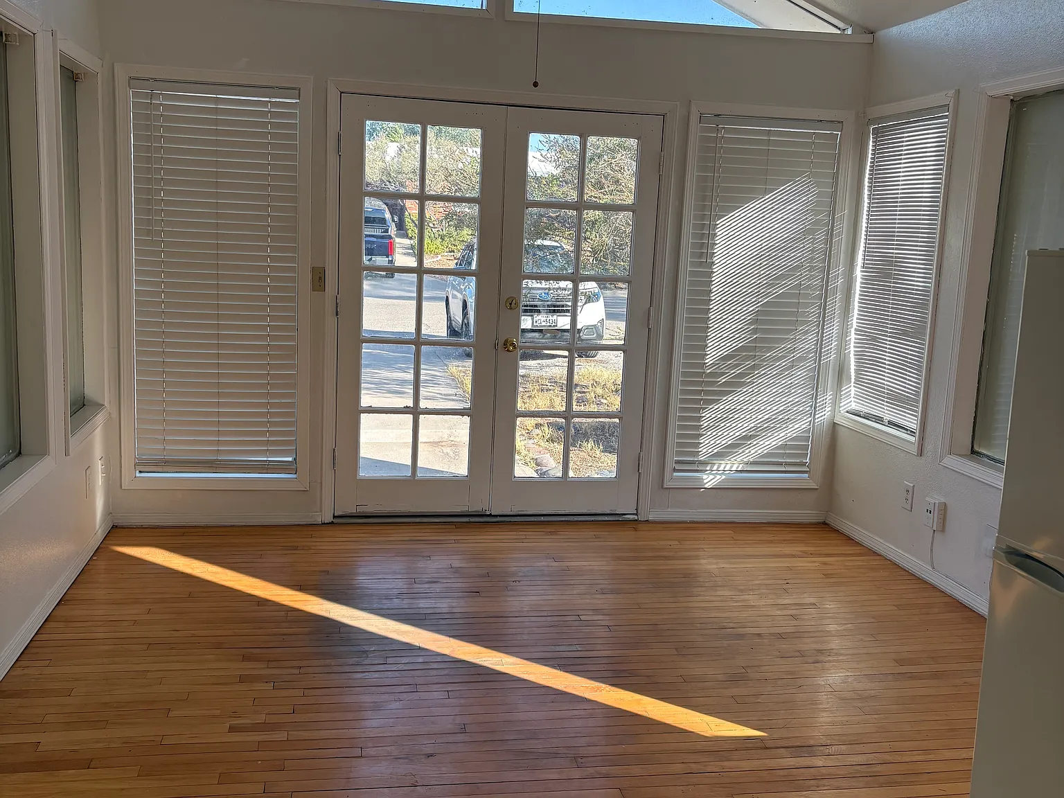 320 Ridgemont Dr — Photo 2