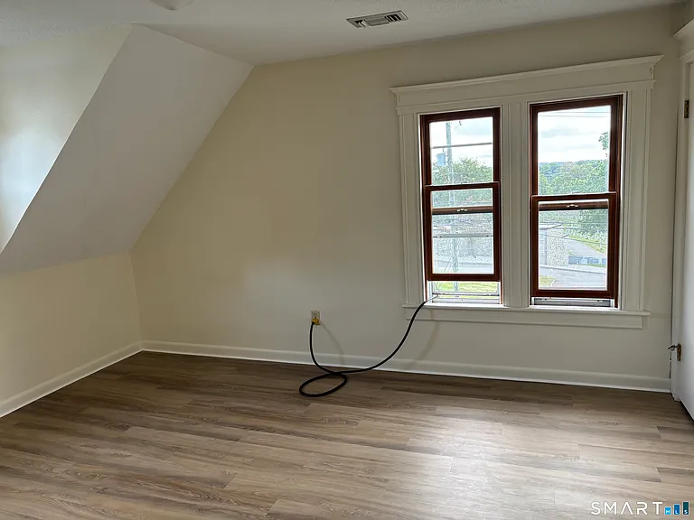 1310 Stanley St #3 — Photo 9