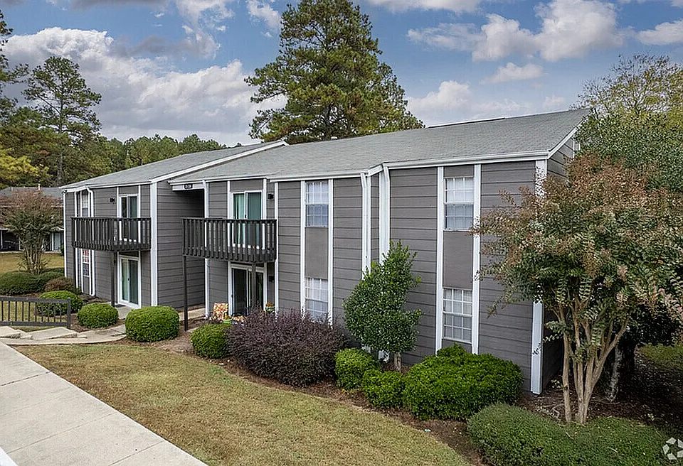 Spring-Lake-Lodge-Apartments (1)