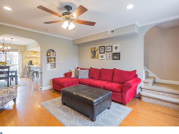 3rd image of 3311 Oakmont St