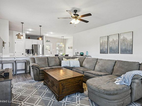5th image of 460 Palm Breeze Dr