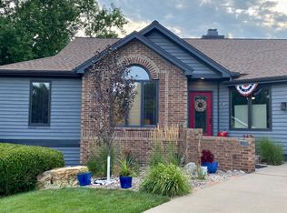 1309 Pinehurst Cir, Lawrence, KS 66049
