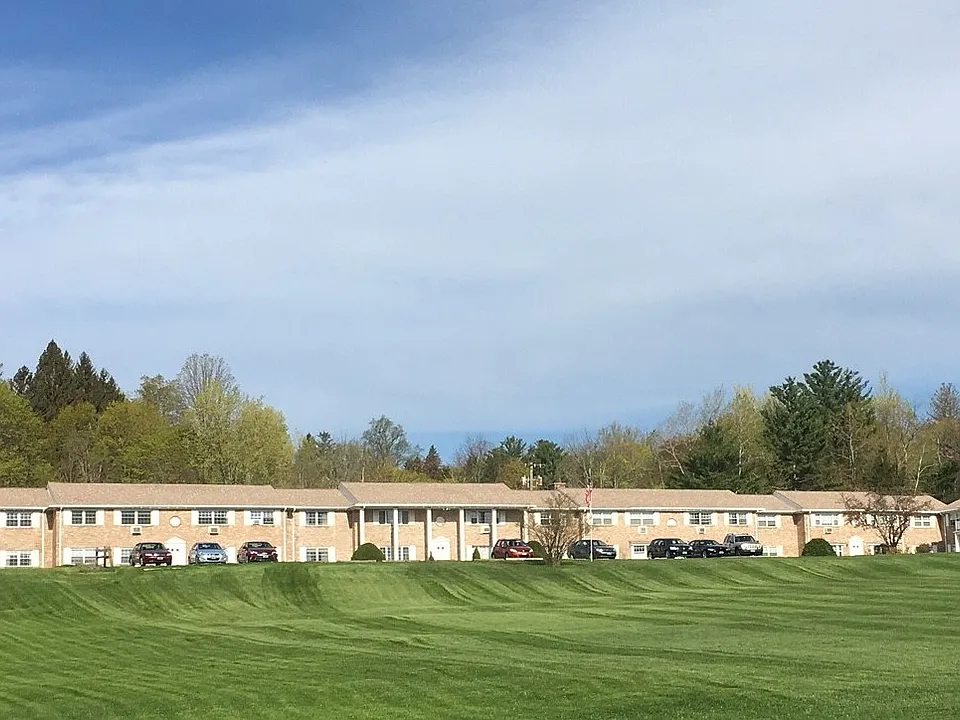 100 W Main St #17