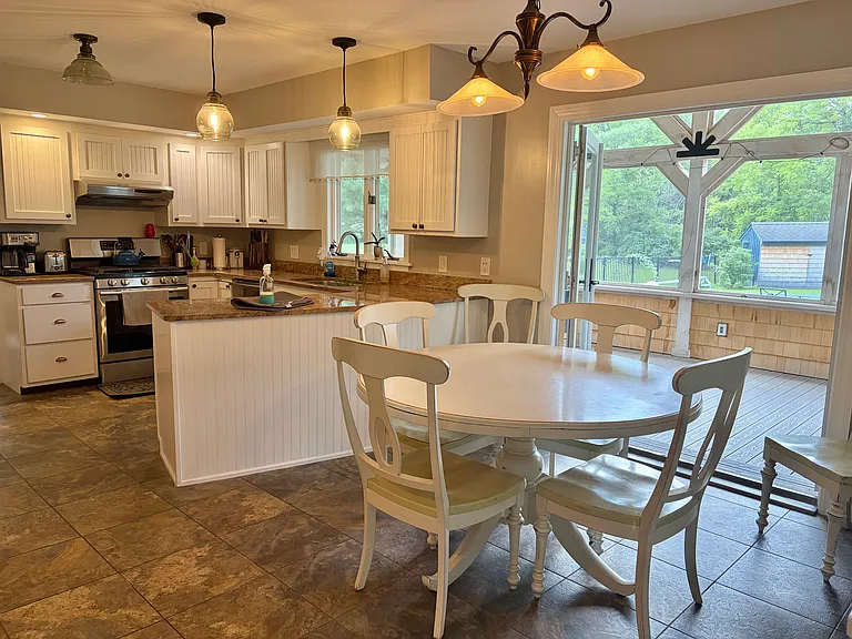 140 Old Stockbridge Rd — Photo 12