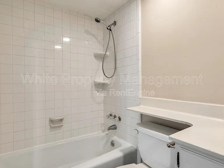 6927 Stonington Ln — Photo 19