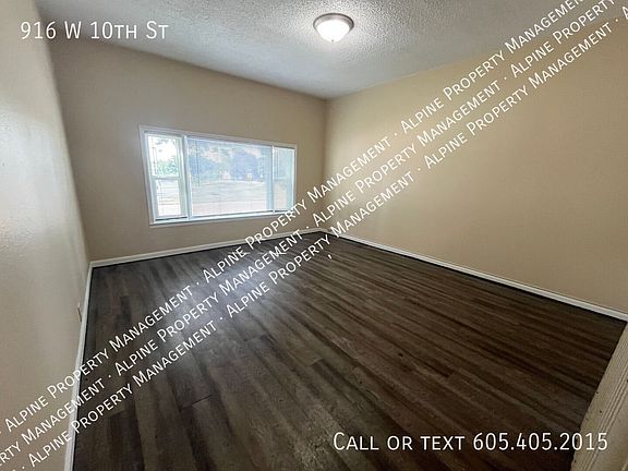 5th image of 916 W 10th St