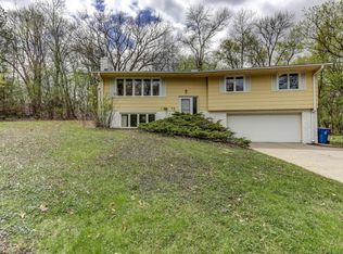 2924 Cedar Knoll Ct, Minnetonka, MN 55305