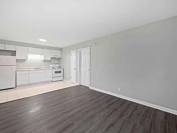 4th image of 101 Walnut St APT 26