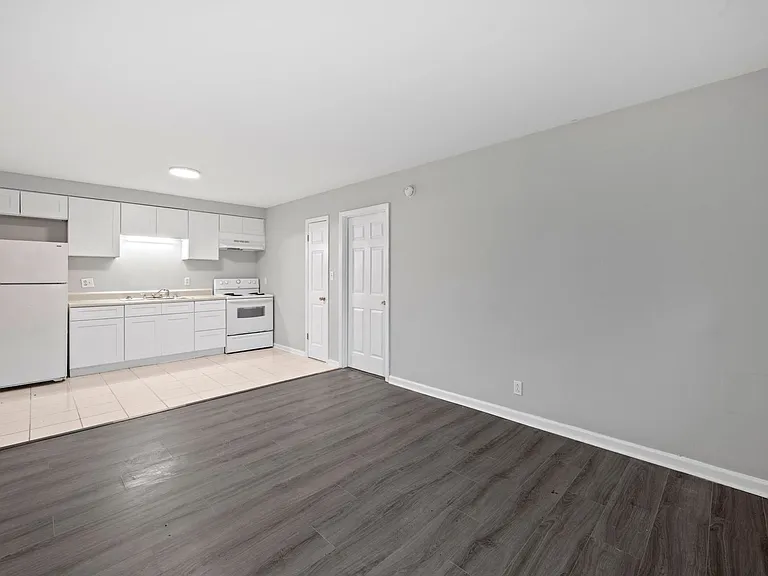 101 Walnut St — Photo 4
