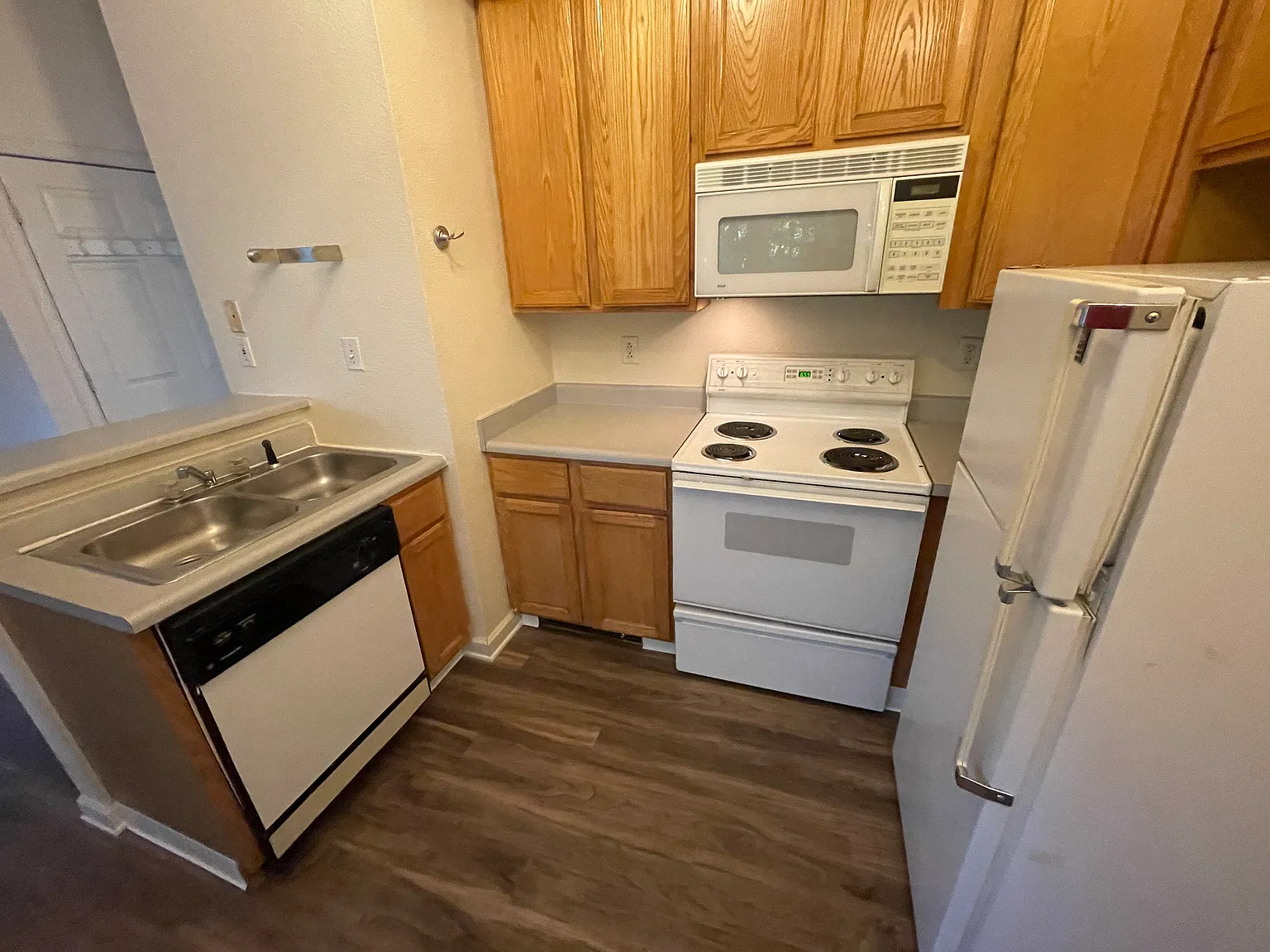 2 bed, 500 sqft, $2,750 — Photo 3